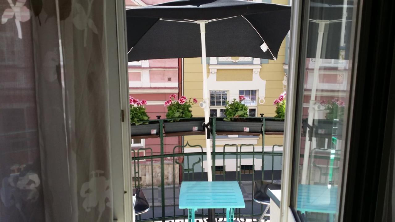 假日公寓酒店 卡罗维发利 外观 照片